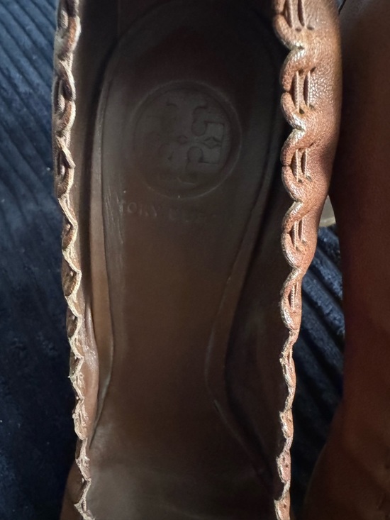 Tory Burch Brown Leather Ballet heels with Black Patent Cap Toe and Gold Logo 8 - Picture 2 of 6